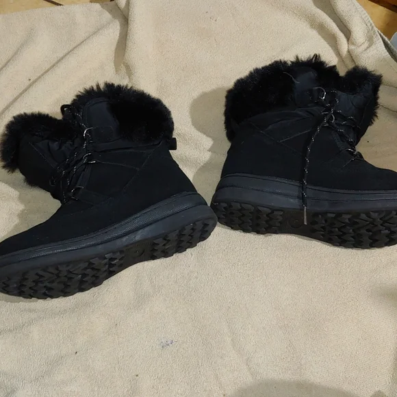 NWOT * FLOOPI * SIZE 6 * BLACK FAUX FUR/FAUX LEATHER BOOTIES * SUPER SOFT 💗 - Picture 8 of 11